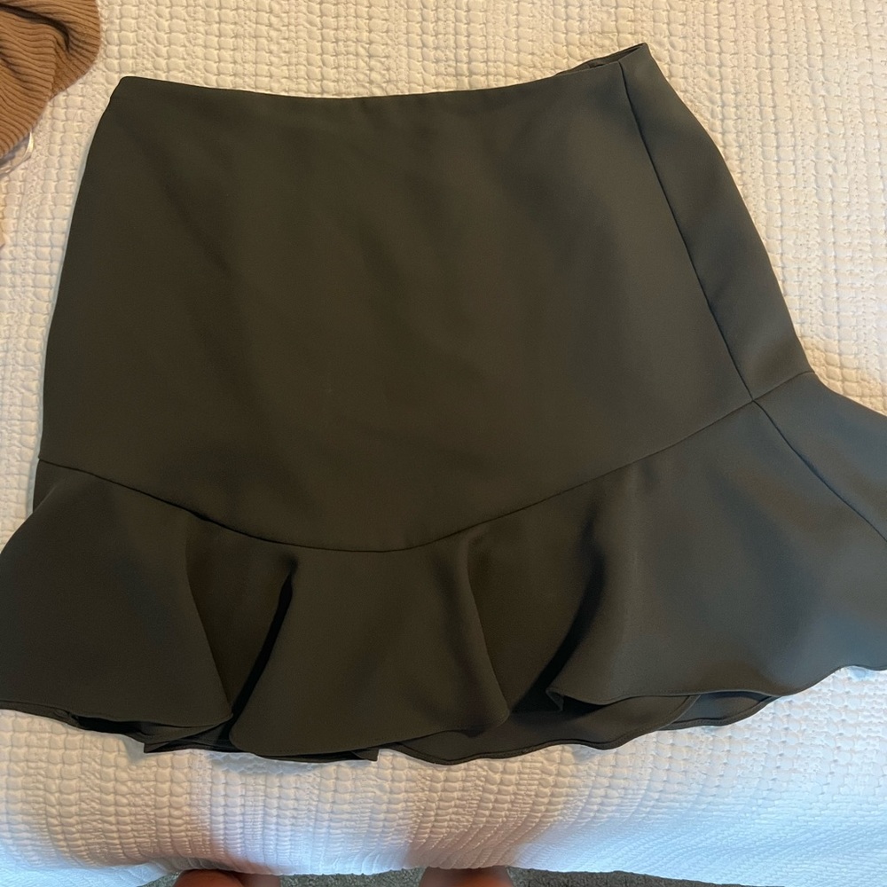 Banana republic skirt size 4; color olive dark green